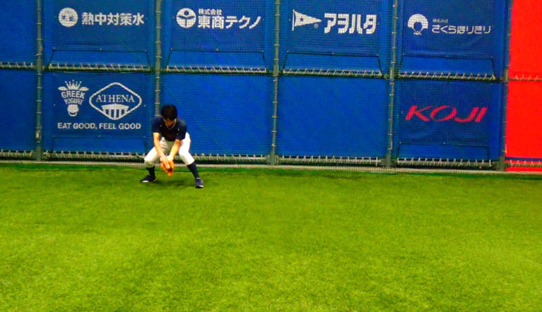 右足の内側を投げる方向に向けステップするとトップがつくりやすい。