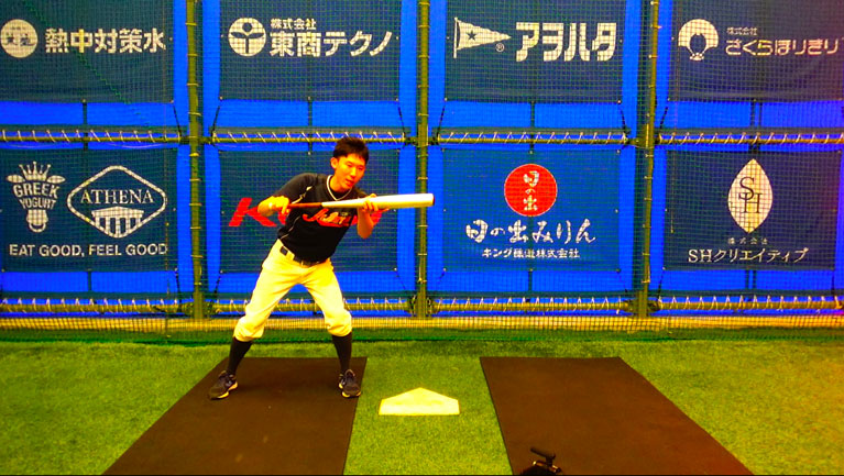 アウトコースに外された時や体に近いボールでも対応しやすい