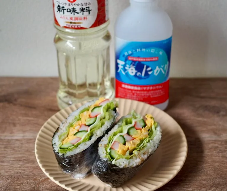 彩り具だくさん！カニたまサラダおにぎらず
