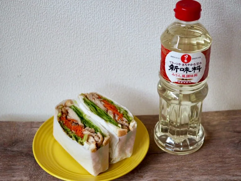 彩り野菜の照り焼きチキンサンド