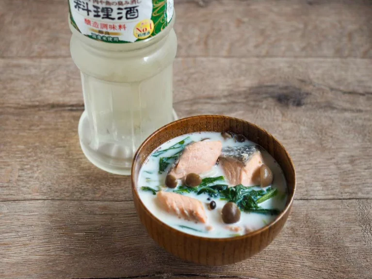 鮭と小松菜のミルク味噌汁