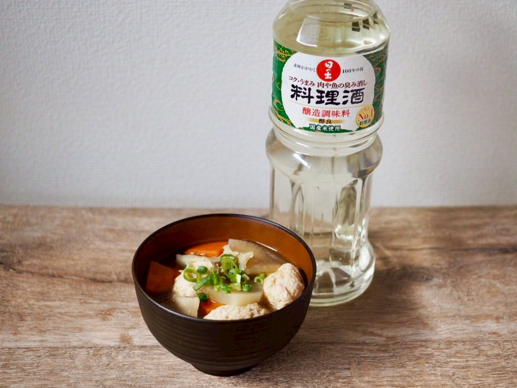 生姜たっぷり！鶏団子と野菜の和風スープ